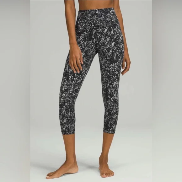 NWOT Lululemon Align High-Rise Crop 21" - Picture 3 of 8